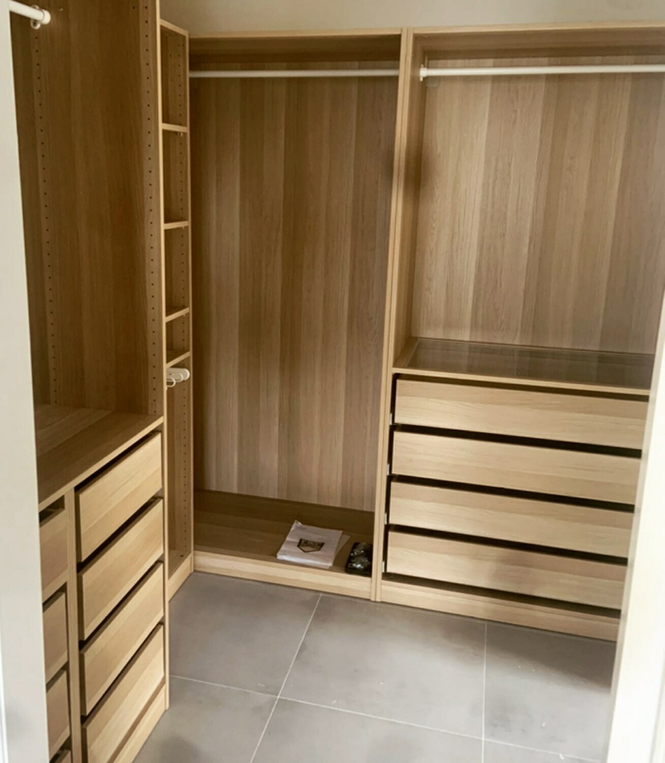 <span style="font-weight: bold;">Wardrobes&nbsp;Assembly </span>&nbsp;